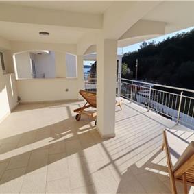 6 Bedroom Beachfront Villa with Heated Pool near Vela Luka on Korcula Island, Sleep 12